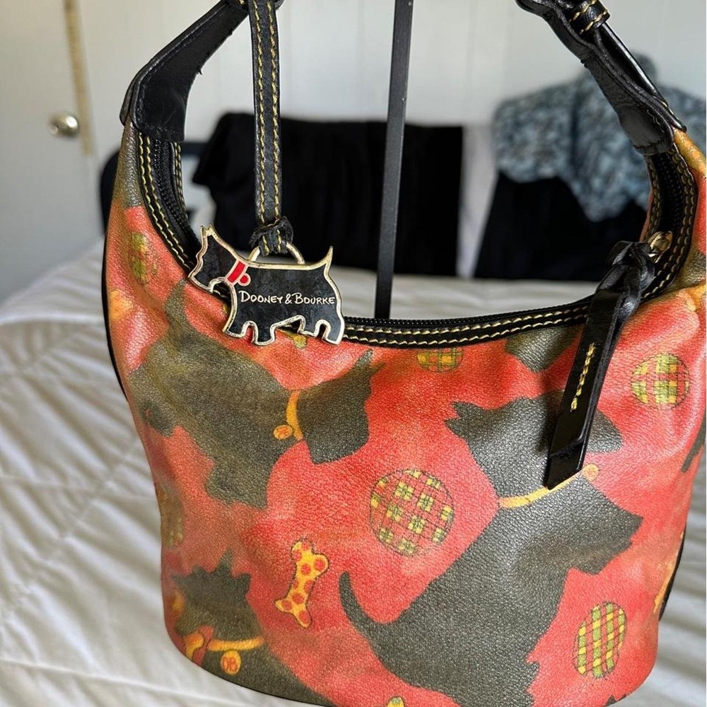 Dooney & Bourke red scotty dog graphic hobo shoulder bag black leather trim y2k - Picture 2 of 7